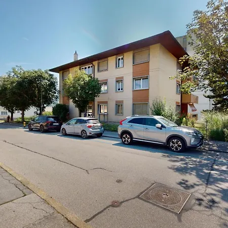 アパート One-bedroom In A Quiet Neighborhood