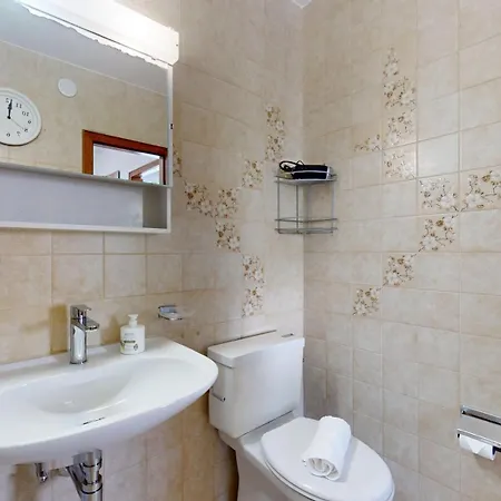 One-bedroom In A Quiet Neighborhood * סייר